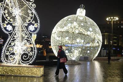 В Москве зажгли новогоднее освещение