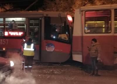 Девять человек получили травмы при столкновении двух трамваев в Магнитогорске