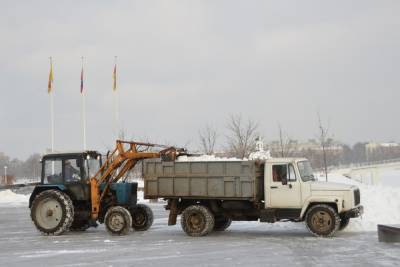 «Чистики» и другие машины избавляют дороги Твери от снега