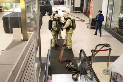 Пожарные показали кадры с ночных учений в ТРЦ «Премьер»