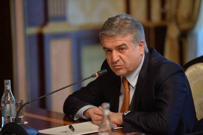 Бывший премьер Армении Карен Карапетян призвал правительство уйти в отставку