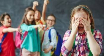 Почти треть россиян подвергается травле в школе