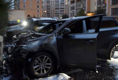 В Одессе на стоянке сгорели три автомобиля