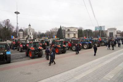 Протест в Молдавии: Недовольные аграрии пытались прорваться в кабмин