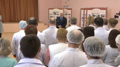 А. Лукашенко: Главная задача врачей – лечить людей, остальным государство их обеспечит