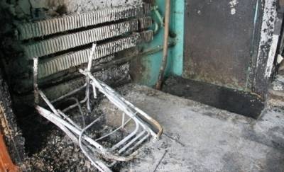 В Тюмени в подъезде жилого дома загорелась детская коляска