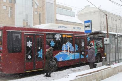 В Туле городской транспорт украшают к Новому году