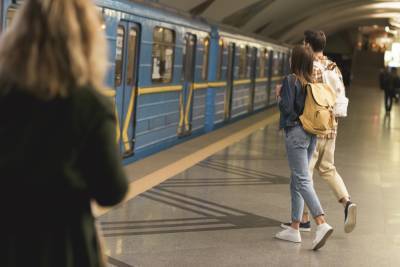 В Киеве из-за "минирования" закрыли две центральные станции метро