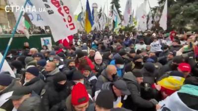 В Киеве на акции против локдауна около 40 полицейских пострадали