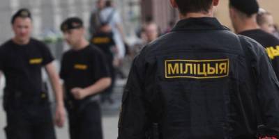 Житель Минска заявил в милицию на собственных детей из-за бело-красно-белых штор