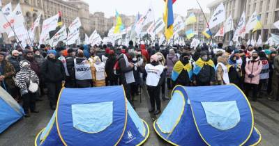 Стычки на Майдане: ФОПам удалось установить палатки (ФОТО)