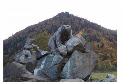Карачаево-Черкесия участвует в конкурсе необычных памятников с медведями