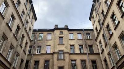 Жилищная инспекция нашла нарушения в 20% многоэтажек Петербурга