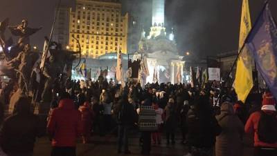 Полиция пошла на штурм палаток ФЛП на Майдане, произошли столкновения: видео