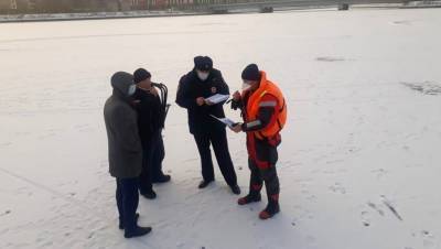 Спасатели выписали первые штрафы любителям зимней рыбалки