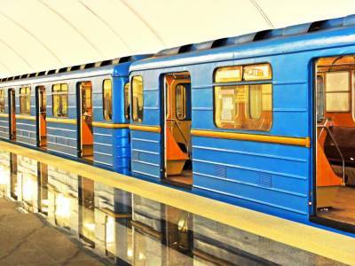 В Киеве после сообщения о минировании закрыли две станции метро