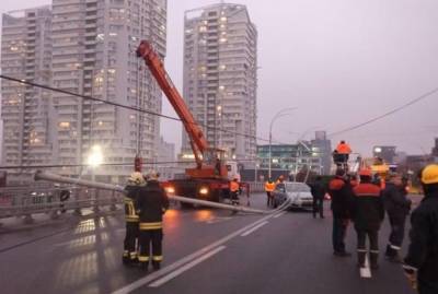 Кличко обратился в полицию из-за упавших фонарей на Шулявском мосту