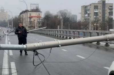 Кличко пожаловался копам на падение столбов на Шулявком мосту и назвал виновного
