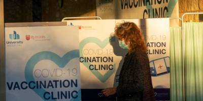 Федор Лапий - «Еще далеко». Вакцин от коронавируса в 2021 году не хватит для достижения коллективного иммунитета в мире — иммунолог - nv.ua - США - Англия - Канада