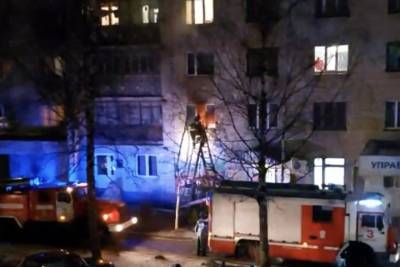 Псковская пятиэтажка горела сегодня третий раз за год