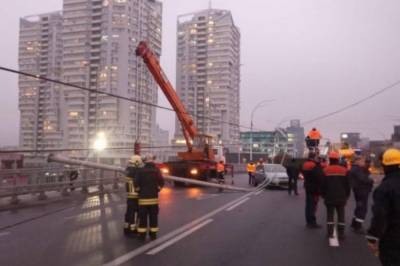 Падение столбов на Шулявском мосту: Правоохранители открыли дело