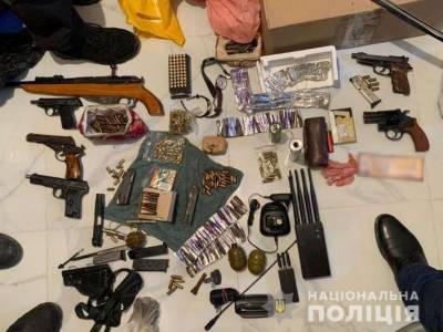 Правоохранители установили подозреваемого в поджоге полицейского автомобиля в Киеве