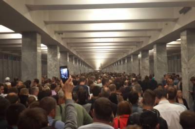 В киевской подземке наблюдалась огромная давка из-за перекрытия центральных станций: фото, видео