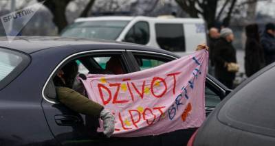 Иммунолог назвал бессмысленными ряд мер против COVID в Латвии