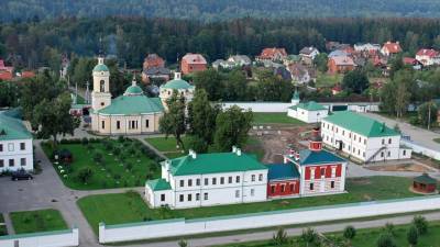 В Подмосковье начался пожар на территории женского монастыря