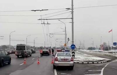 Два автомобиля столкнулись из-за обрыва контактных сетей в Минске