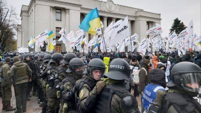 Около 40 полицейских пострадали в ходе акции протеста предпринимателей в Киеве