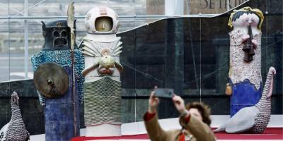На центральной площади Ватикана открыли вертеп с астронавтом и «Дартом Вейдером». Его критикуют даже больше, чем шляпу на елке — фото