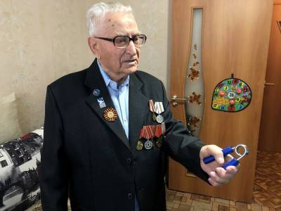 Участника трудового фронта из Анивы Александра Антипова поздравили с 90-летием