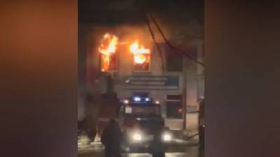 В Хакасии пожар в магазине тушили почти шесть часов. Видео