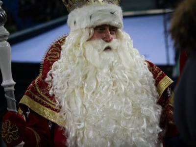 Врачи советуют не подпускать Деда Мороза близко и опасаться его бороды