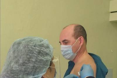 В Бурятии главврач Республиканской больницы привился от ковида «Спутником»
