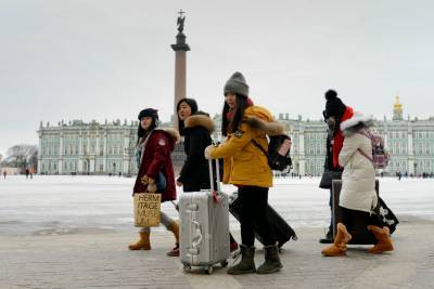 Наплыв туристов мог спровоцировать рост заболеваемости COVID-19 в Санкт-Петербурге – эксперт