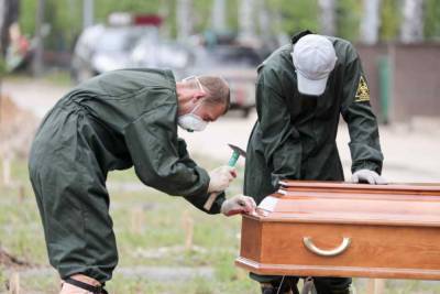 Смертность в России на фоне пандемии стала рекордной за 10 лет
