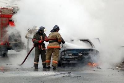 В Иванове автомобиль загорелся среди белого дня