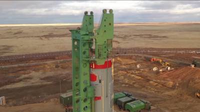 Погрузка ракетного комплекса «Авангард» в шахтную пусковую установку — видео