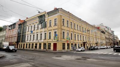 Скромное обаяние рубля: Смольный намерен сдать в аренду 4 дома-памятника