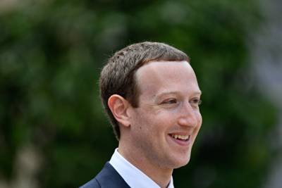 Facebook будет сокращать новости до тезисов, чтобы пользователи не читали тексты