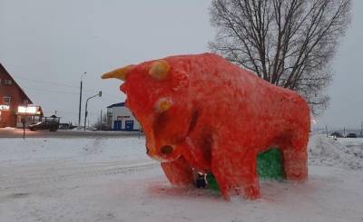 В Зеленодольске появилась гигантская фигура быка из снега