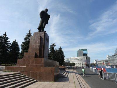 Челябинские чиновники упорно заключают контракты с испортившей памятник Ленина фирмой