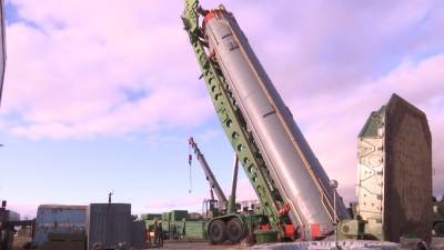 Видео: Погрузка ракеты комплекса «Авангард» в шахтную пусковую установку