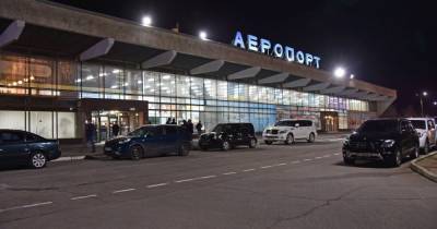 Воровали гаджеты, духи и вкусности: в аэропорту Херсона разоблачили банду грузчиков - tsn.ua - Киев - Херсон