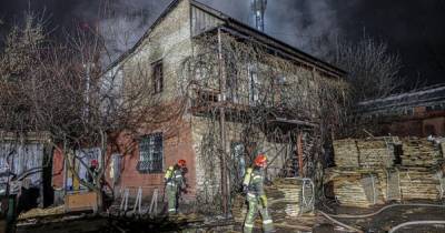 В Киеве сгорело административное здание: двое погибших, еще один – госпитализирован