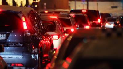 Московских водителей предупредили о сильных пробках в среду вечером