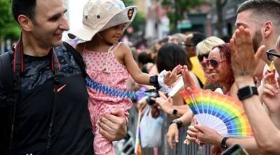 В Венгрии запретили усыновление детей для гомосексуальных пар