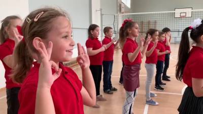 "Танцюй завзято, щоб вірус прогнати": в школе Черкасс ввели интересную зарядку – видео
